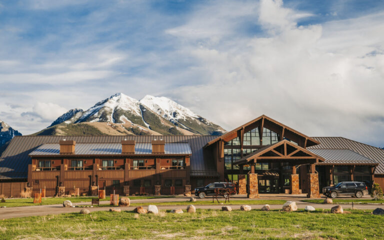 Luxury Solo Retreats USA: The 2026 Authority Reference for Restoration
